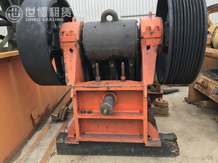 出售两台9.5成新洛阳大华PE400*600鄂破
